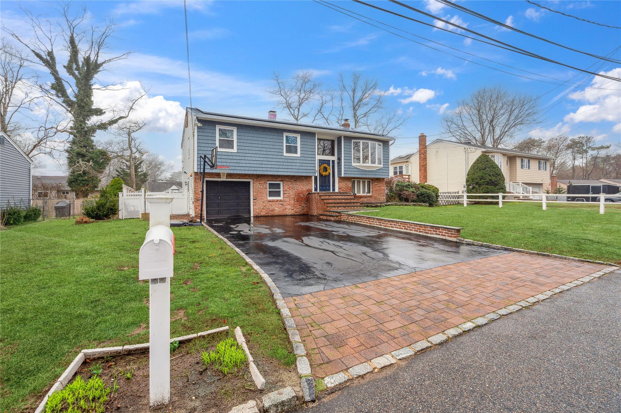 108 Hawkeye Street, Ronkonkoma, New York image 3