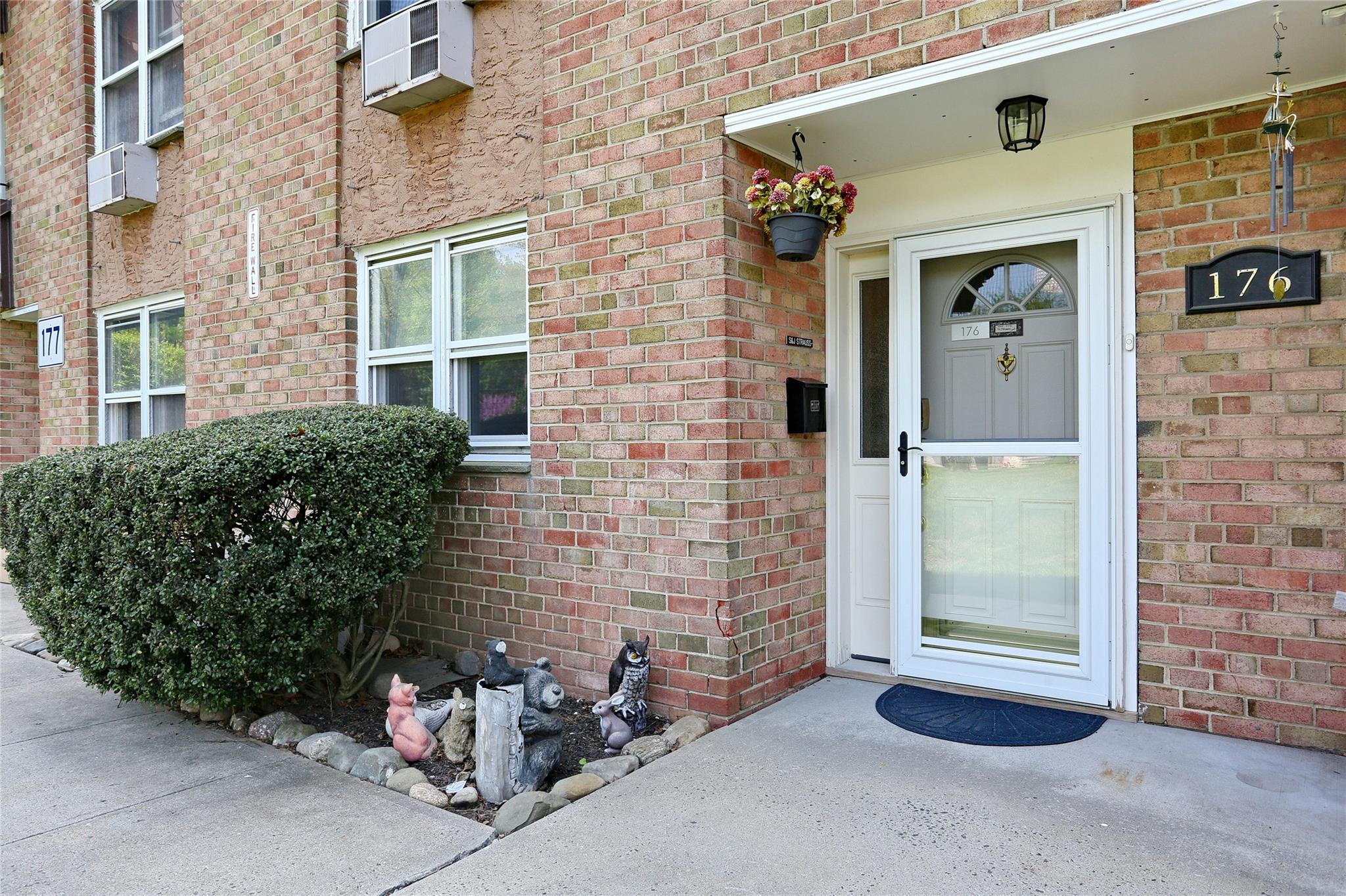 176 Kearsing Parkway, Monsey, New York image 2