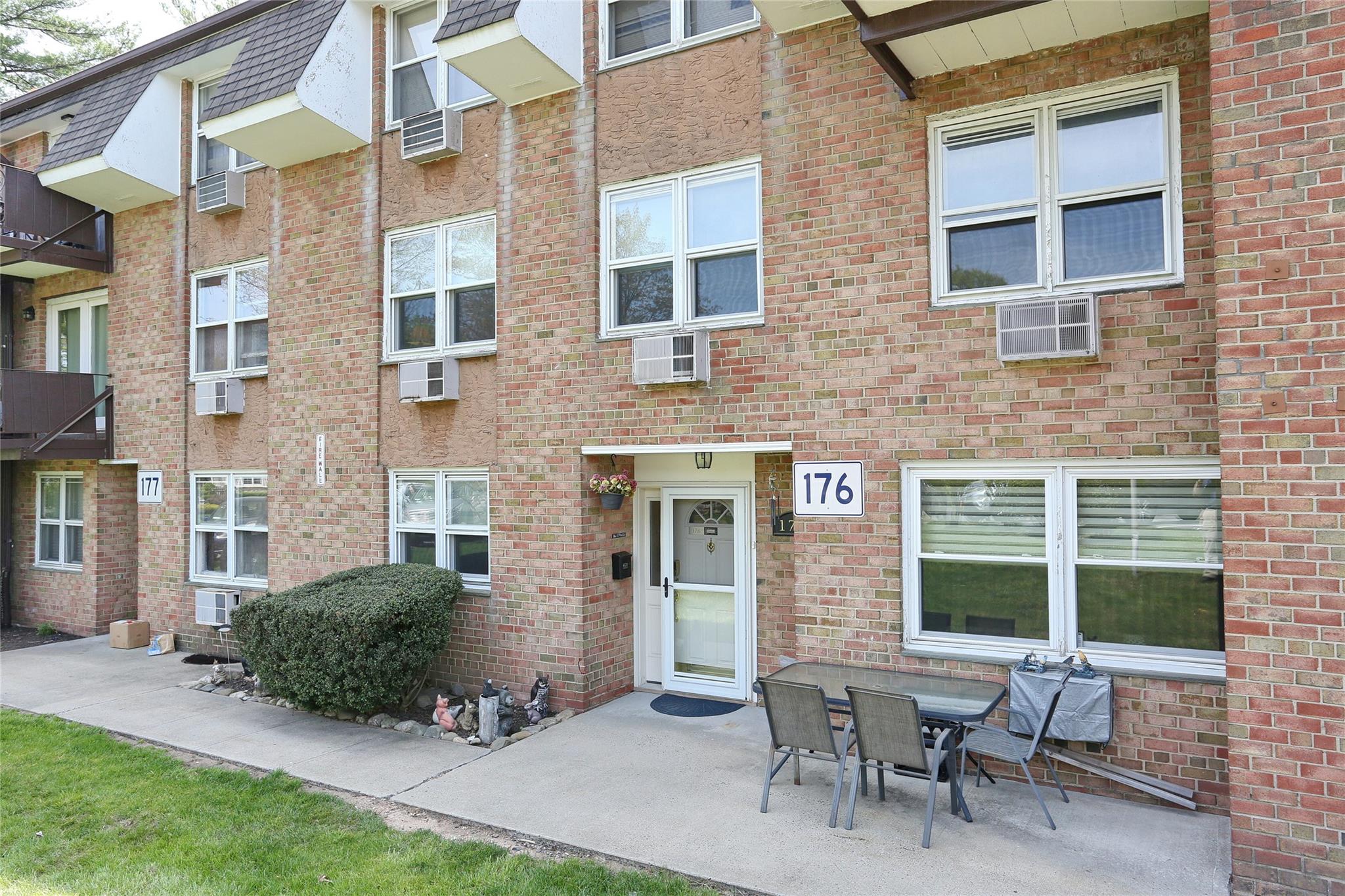 176 Kearsing Parkway, Monsey, New York image 1