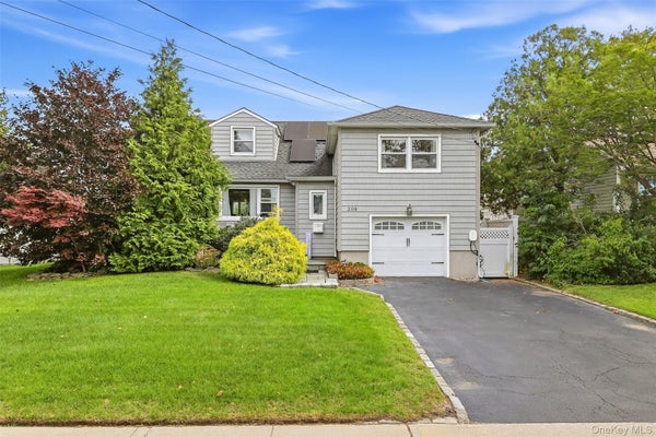 208 ISLAND PKWY W, ISLAND PARK, NY 11558 - Image 6ededc8f3af28e8f5bda08b0f6f9ec0c/3524461084