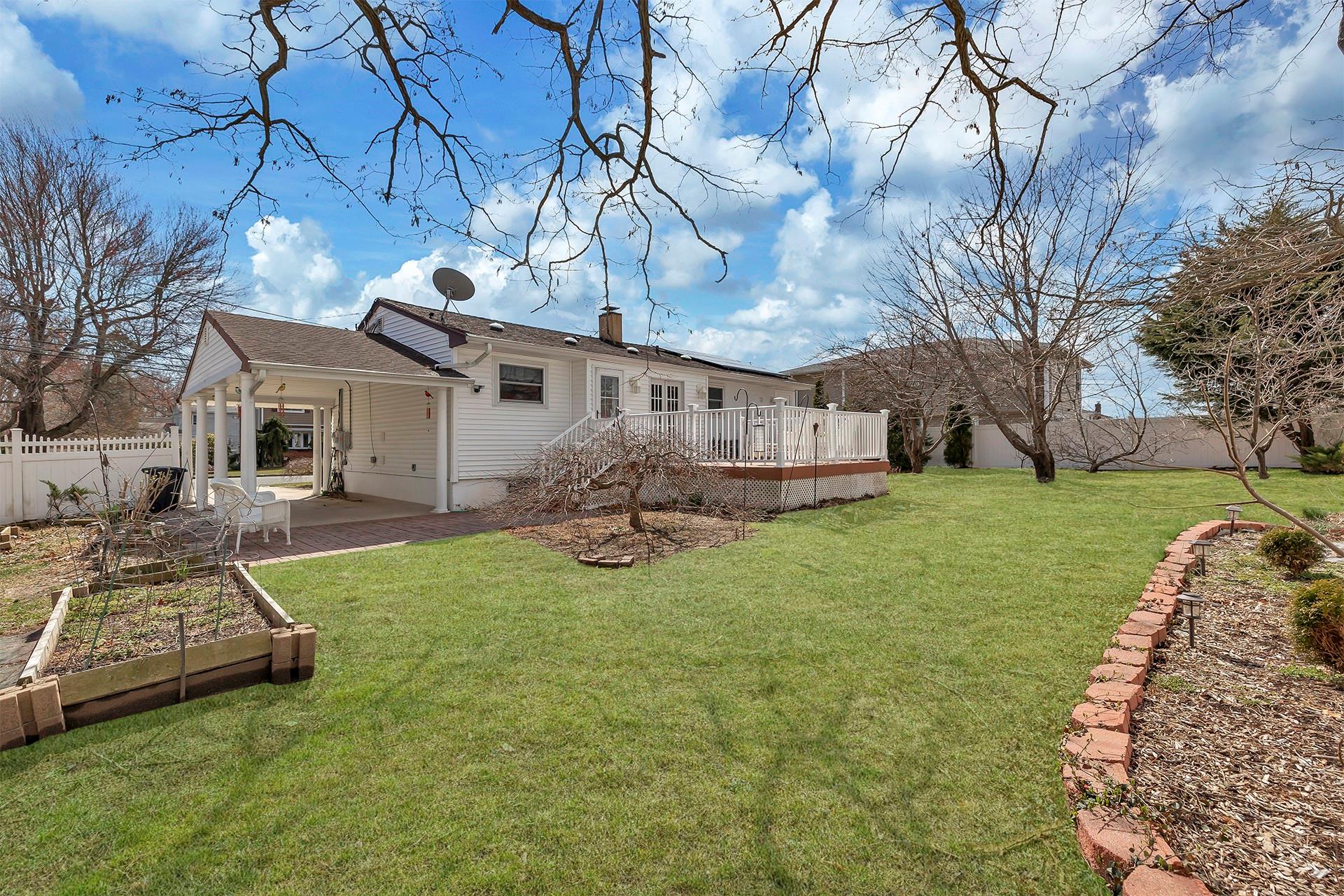 51 Sammis Avenue, Deer Park, New York image 12