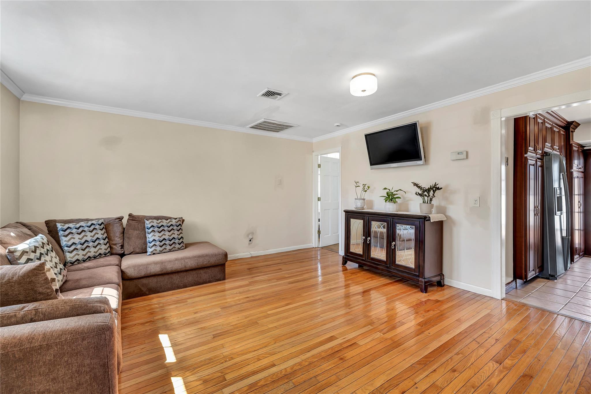 51 Sammis Avenue, Deer Park, New York image 17