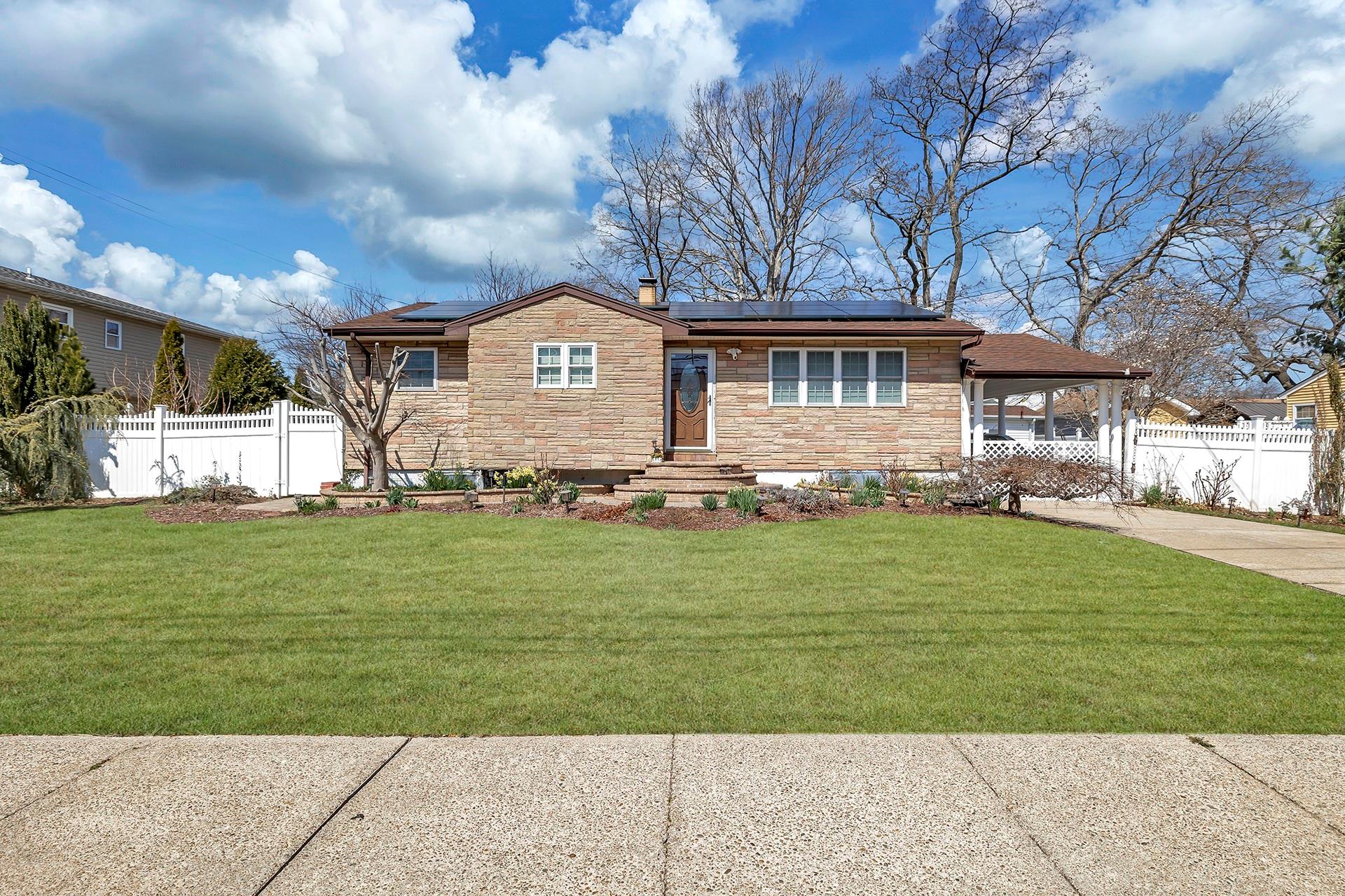 51 Sammis Avenue, Deer Park, New York image 4