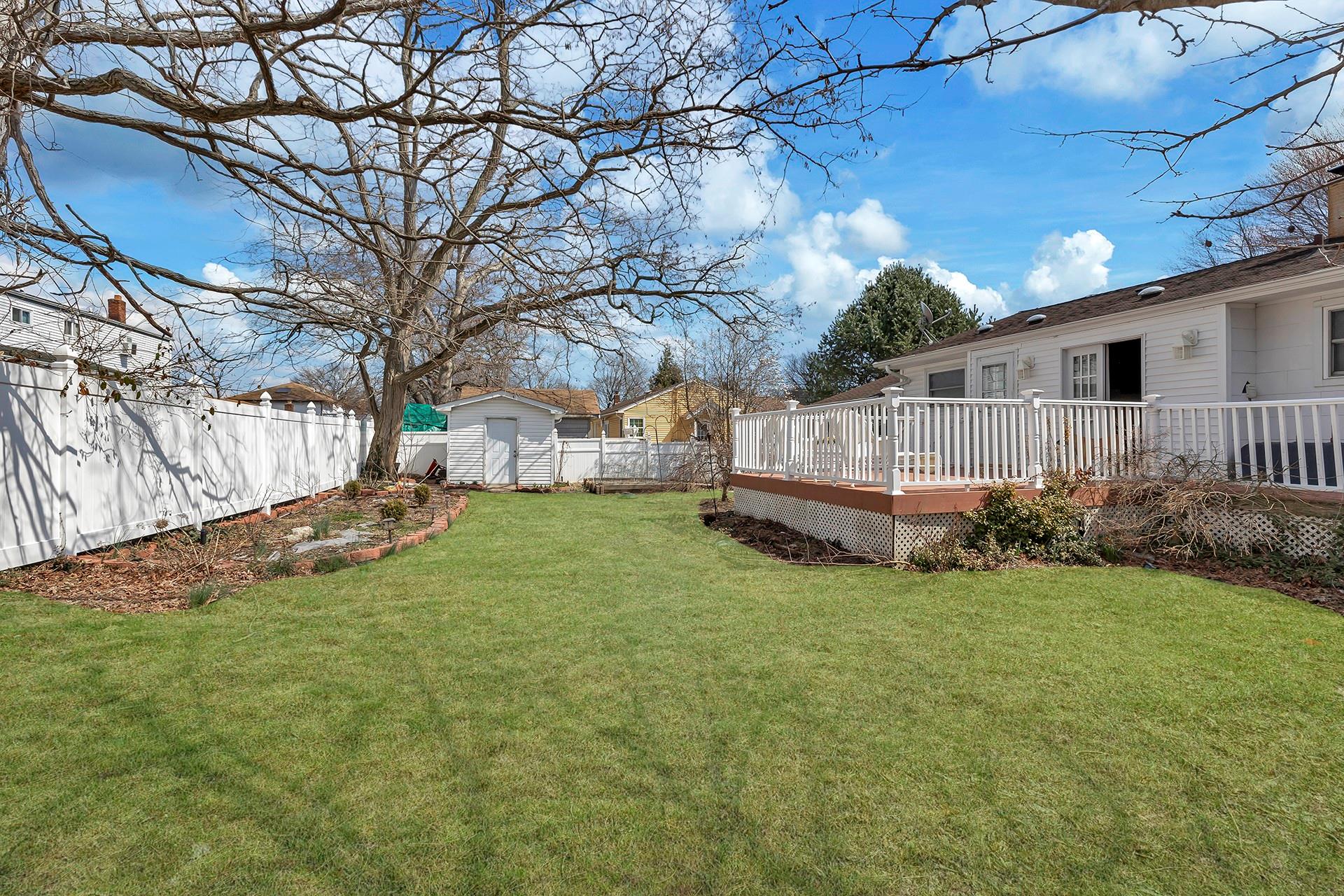 51 Sammis Avenue, Deer Park, New York image 10
