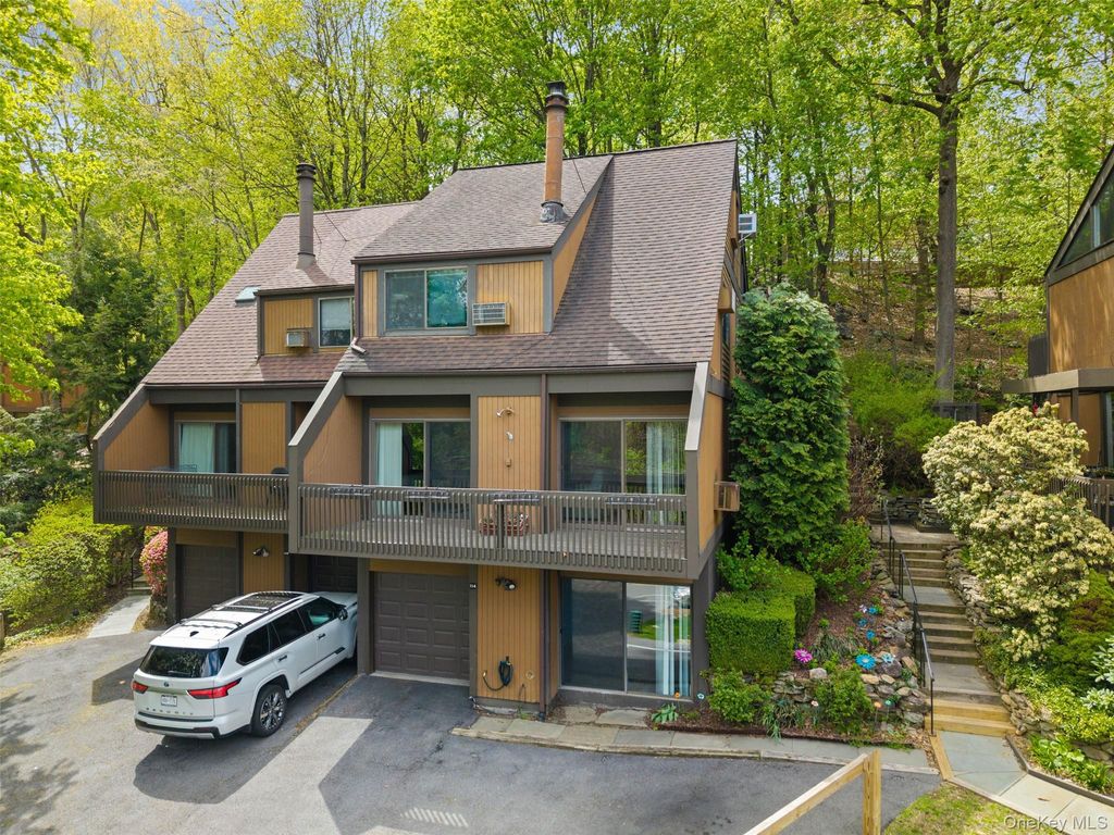 Photo of 114 Ogden Avenue, Dobbs Ferry, NY 10522 (MLS # 973006)