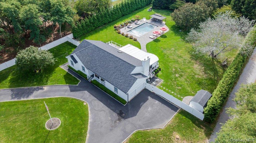 Photo of 525 Rocky Point Road, East Marion, NY 11939 (MLS # 965461)