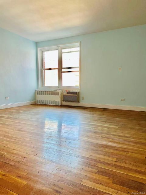 Photo of 144-30 Sanford Avenue #6V, Flushing, NY 11355 (MLS # 928879) Photo of 144-30 Sanford Avenue #6V, Flushing, NY 11355 (MLS # 928879)