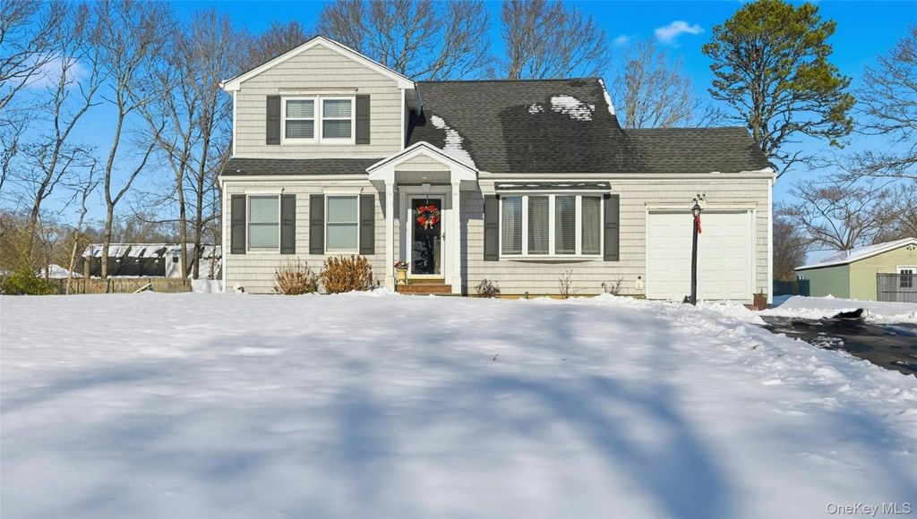 Photo of 7 Herdman Court, Middle Island, NY 11953 (MLS # 944987)