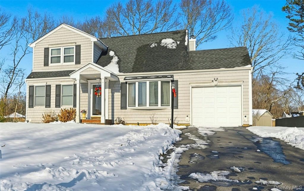 Photo of 7 Herdman Court, Middle Island, NY 11953 (MLS # 944987)