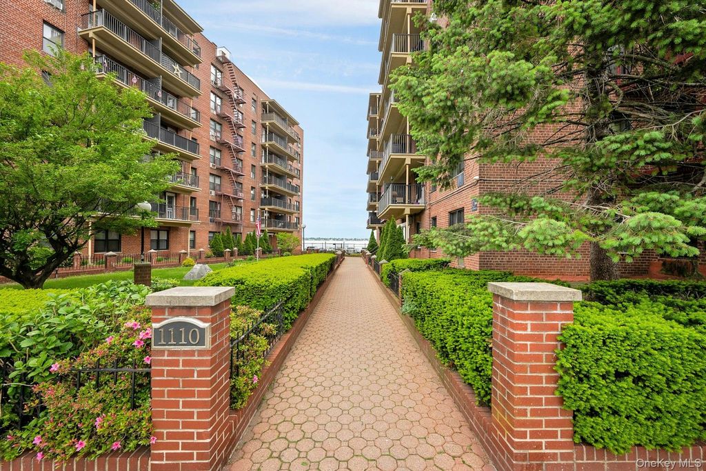Photo of 1110 Stadium Avenue #1H, Bronx, NY 10465 (MLS # 999802)