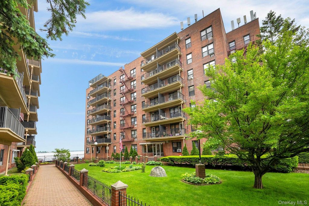 Photo of 1110 Stadium Avenue #1H, Bronx, NY 10465 (MLS # 999802)