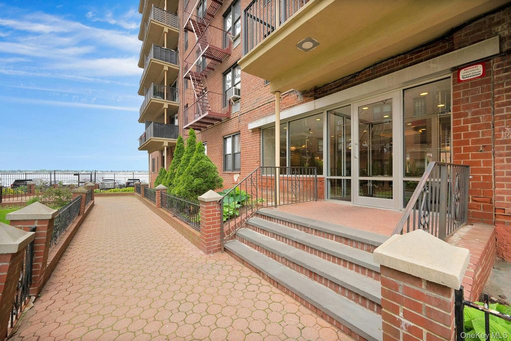 Photo of 1110 Stadium Avenue #1H, Bronx, NY 10465 (MLS # 999802)