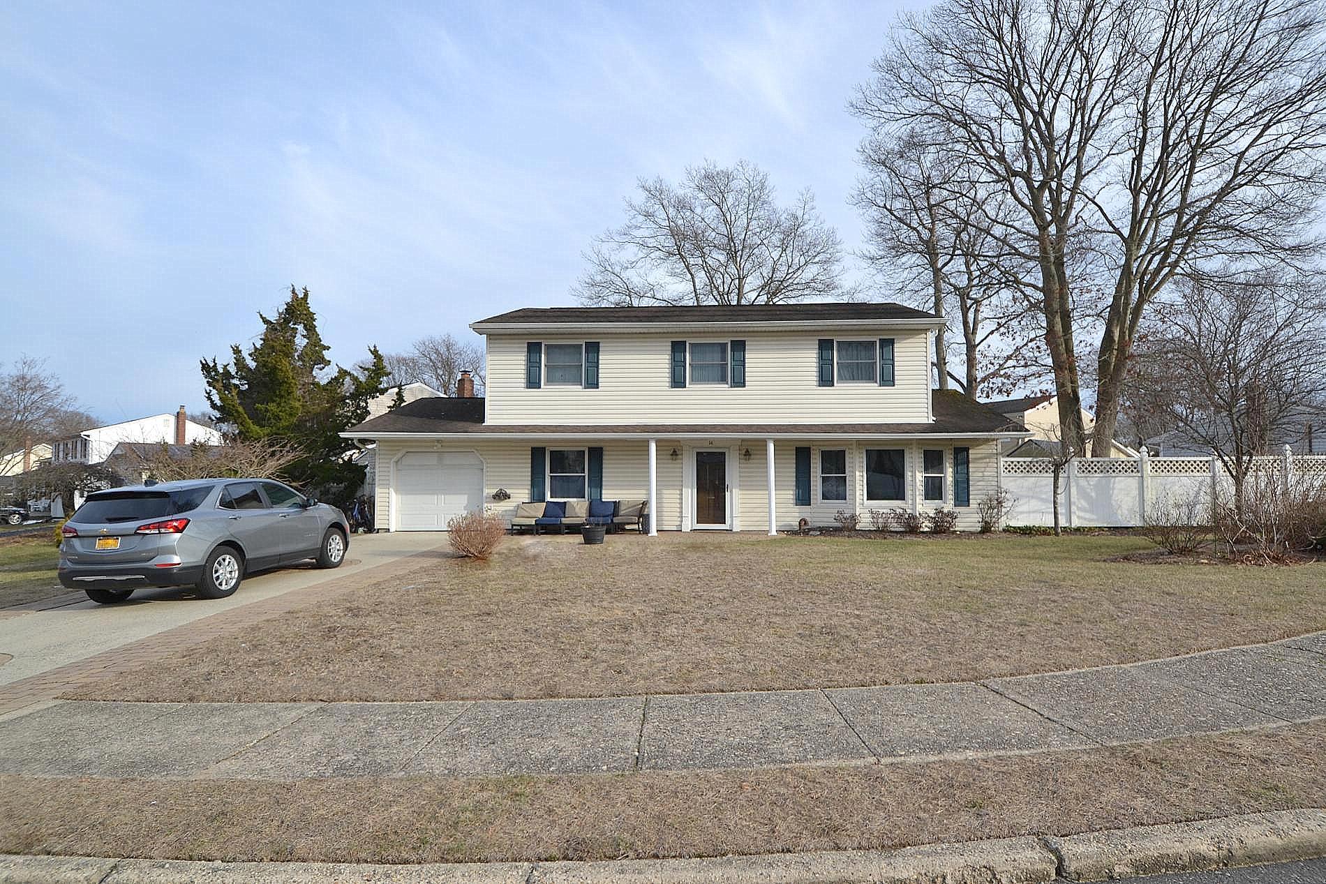 14 Colmar Avenue, Lake Grove, New York image 3