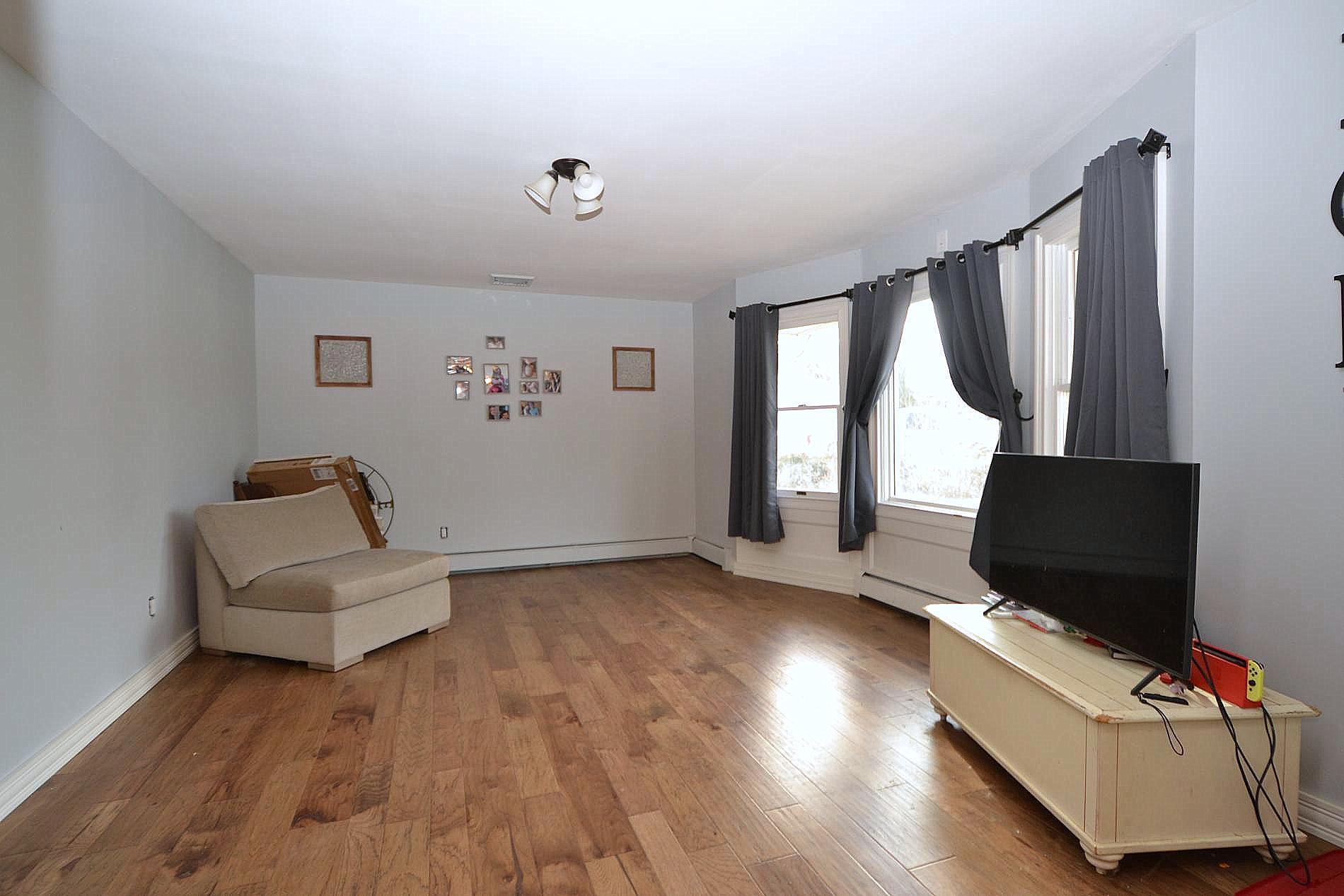 14 Colmar Avenue, Lake Grove, New York image 8