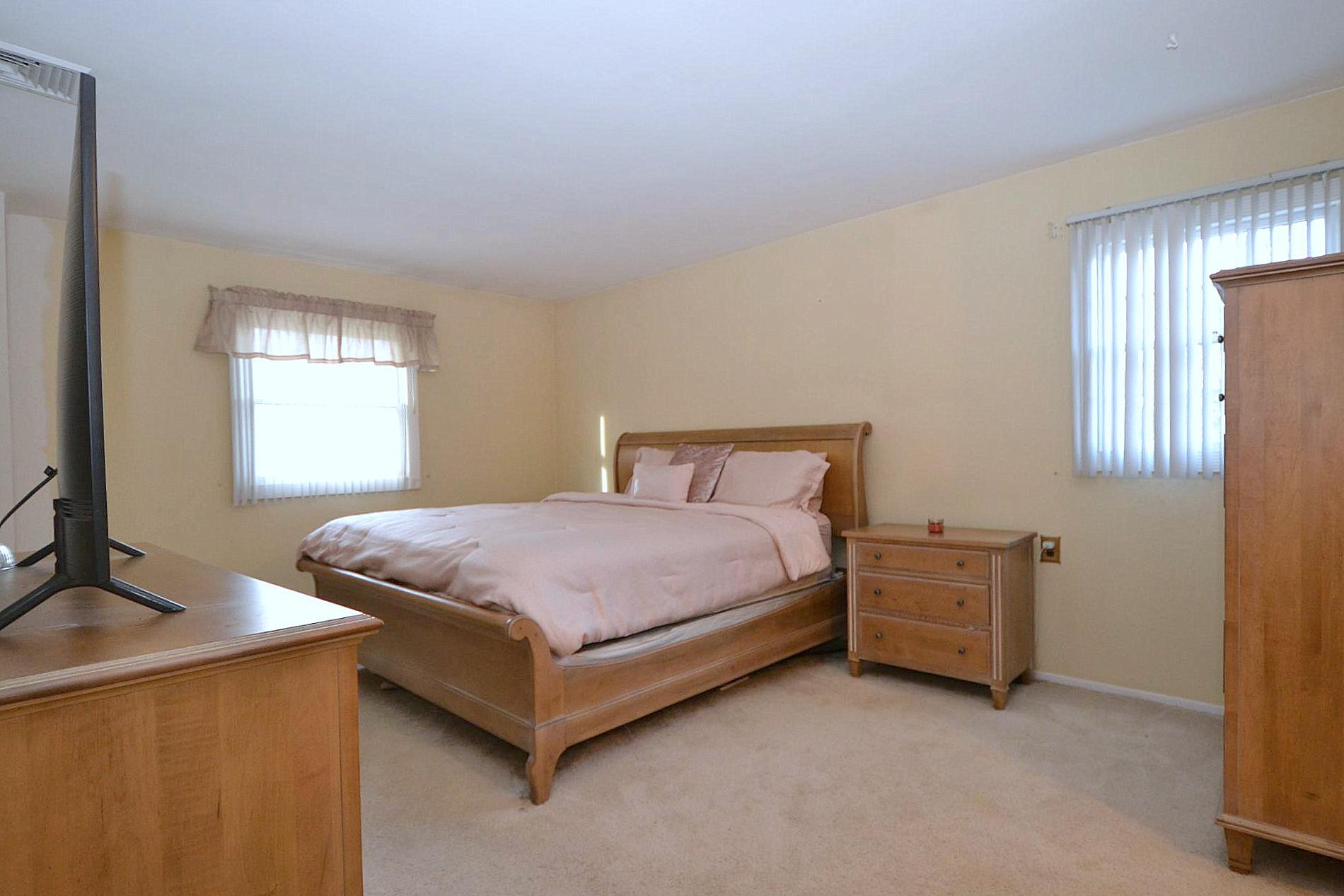 14 Colmar Avenue, Lake Grove, New York image 11