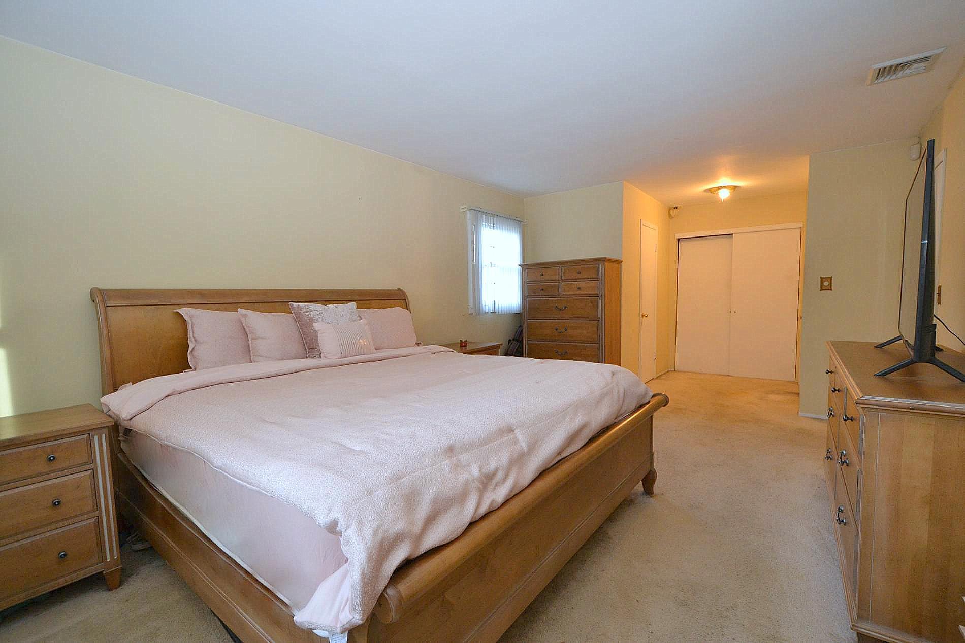 14 Colmar Avenue, Lake Grove, New York image 12