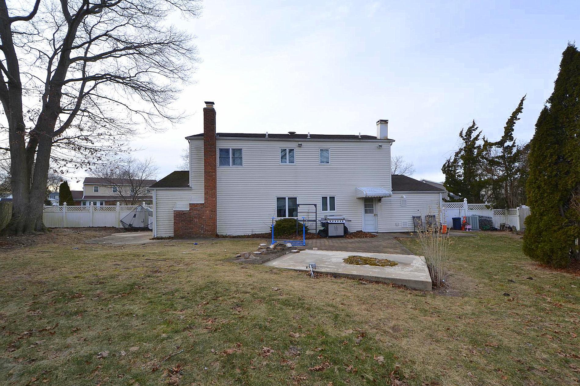 14 Colmar Avenue, Lake Grove, New York image 5
