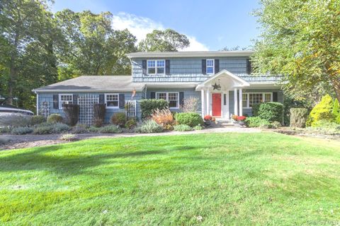 Photo of 7 Shipyard Lane, Setauket, NY 11733 (MLS # 929418)