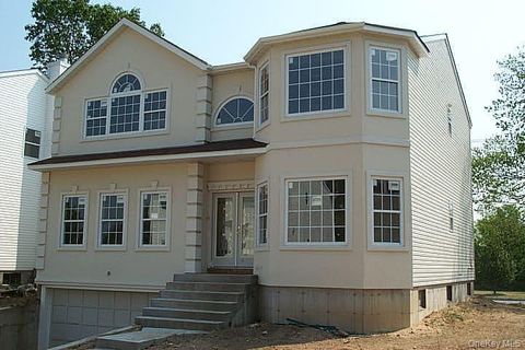 21 Central Court Carle Place NY 11514