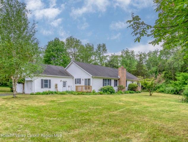 Enclave Manor Drive, New Paltz, New York - 3 Bedrooms  
2 Bathrooms  
7 Rooms - 