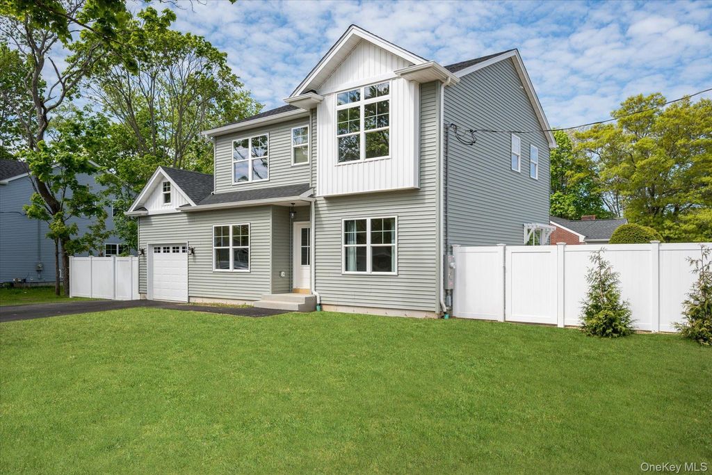 Photo of 158 Mount Vernon Avenue, Patchogue, NY 11772 (MLS # 1000509)