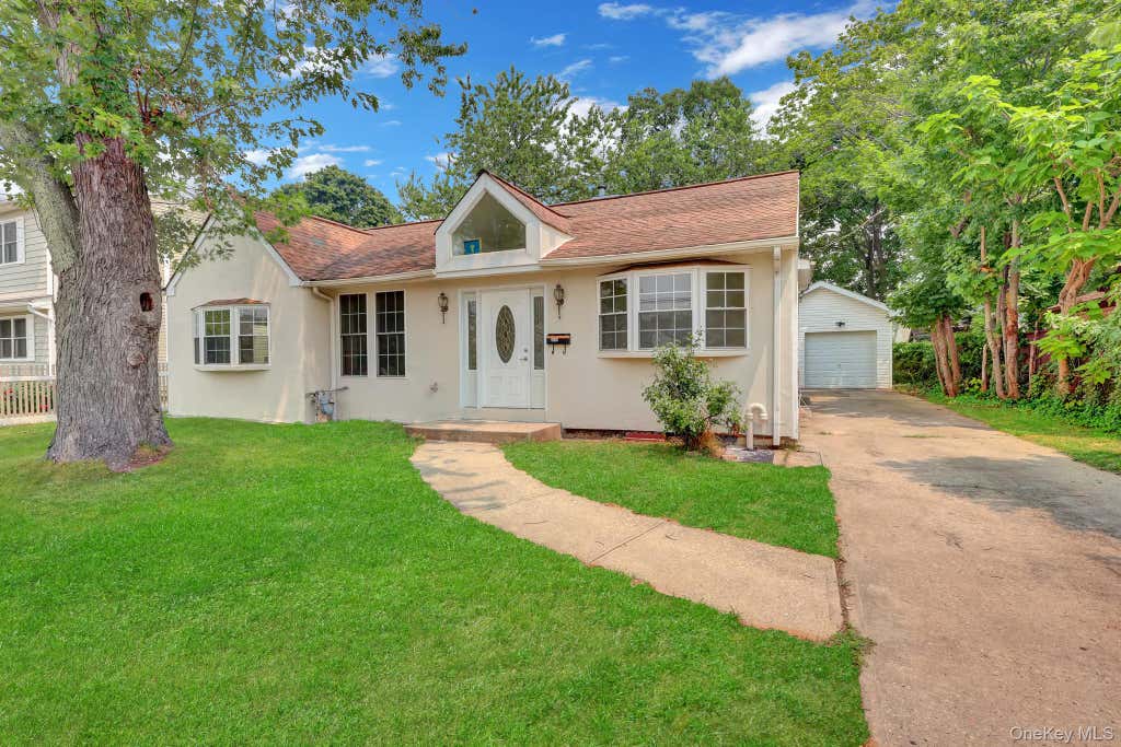 Photo of 1431 Brooklyn Boulevard, Bay Shore, NY 11706 (MLS # 1027830)