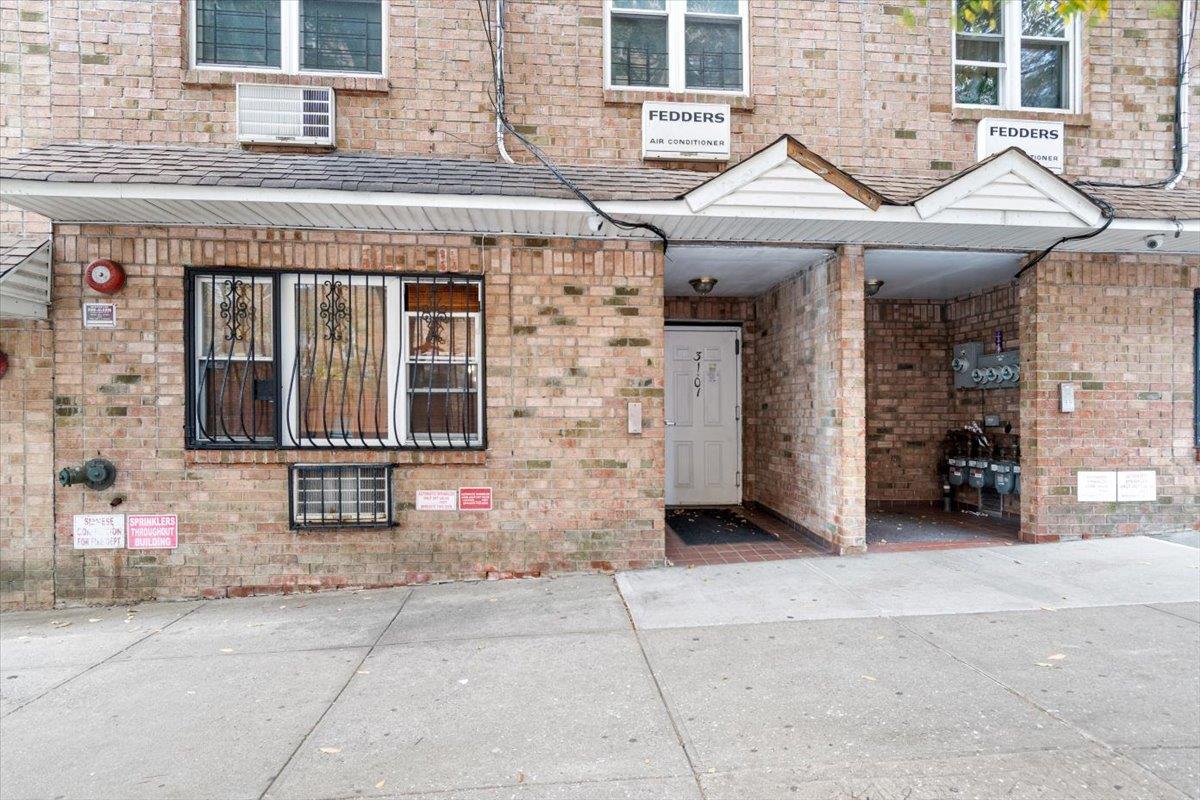 Rental Property at Heath Avenue 3A, Bronx, New York - Bedrooms: 2 
Bathrooms: 2  - $2,850 MO.