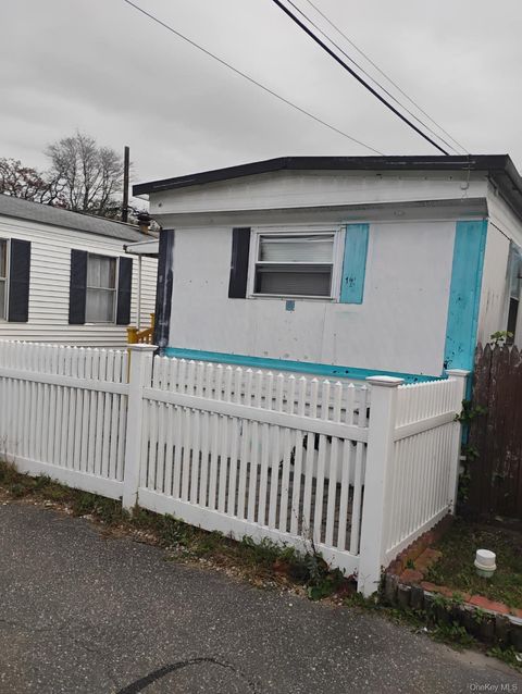 Mobile Home For Sale - 600 Broadway #E3<br/> Amityville, NY 11701