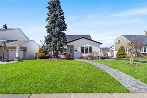 84 Ridge Lane, Hempstead, NY 11756 - MLS#: 839883