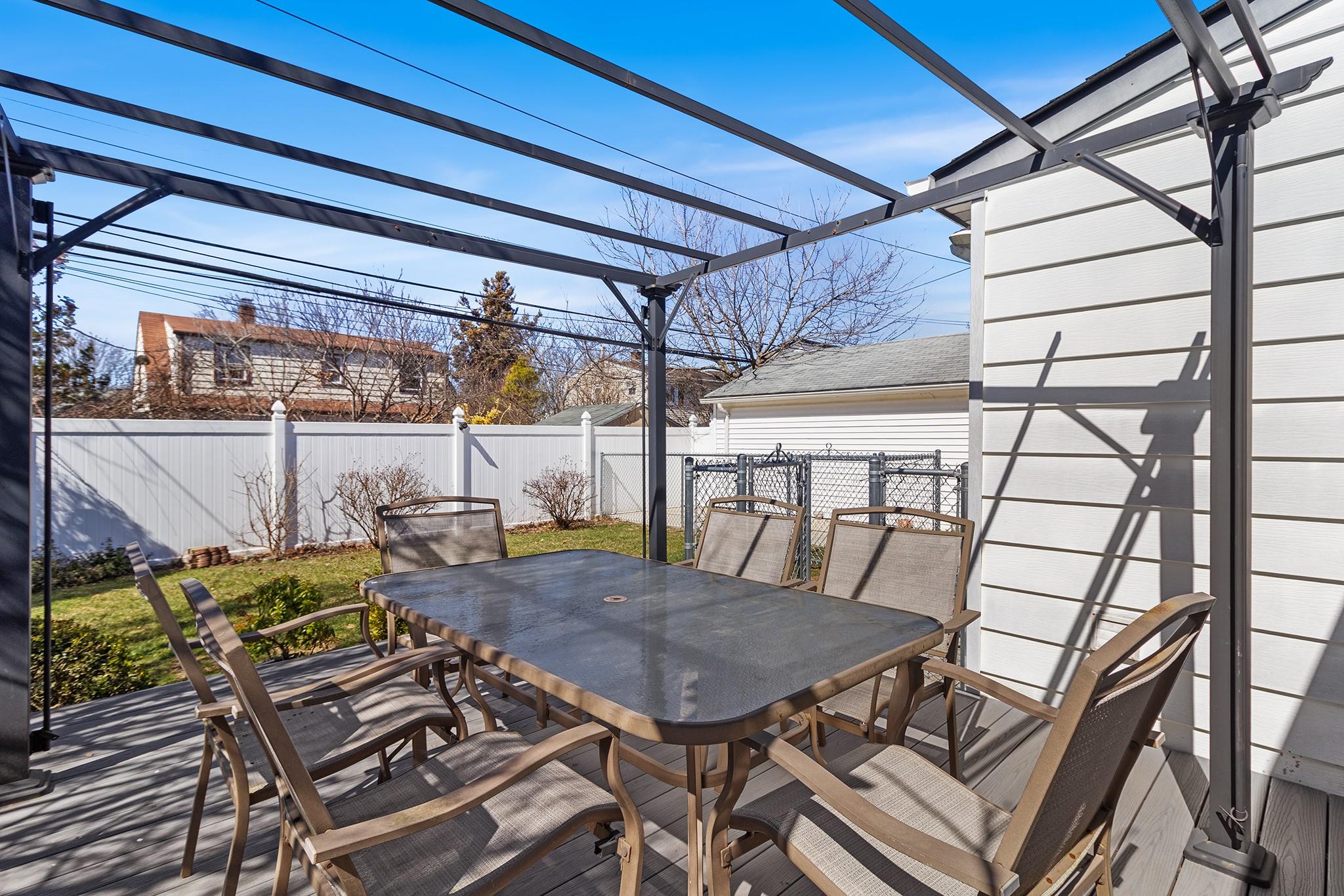 84 Ridge Lane, Levittown, New York image 25