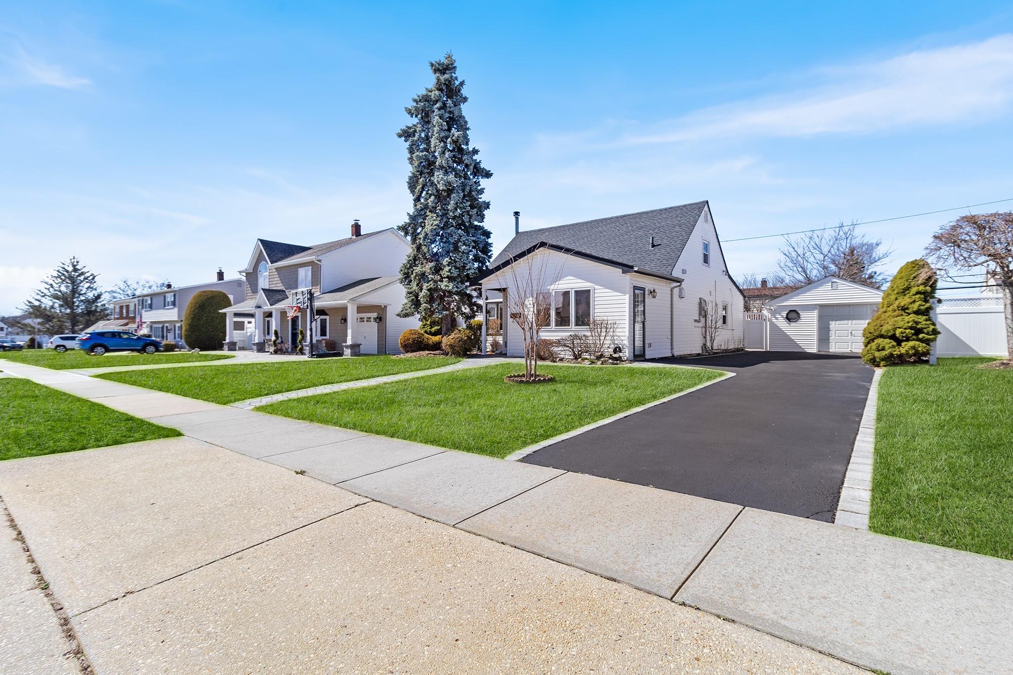 84 Ridge Lane, Levittown, New York image 2