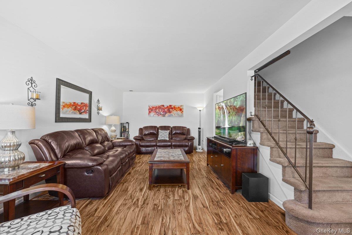 21 Alhambra Drive - Photo 3
