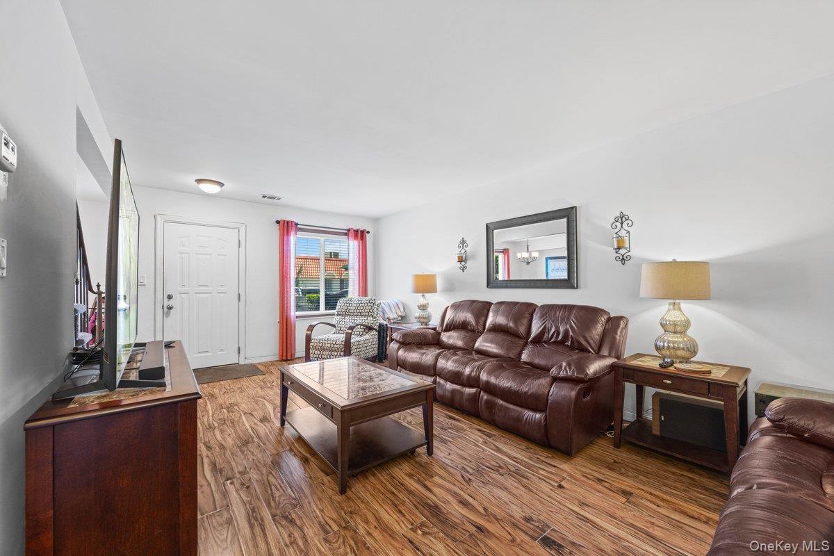 21 Alhambra Drive - Photo 4