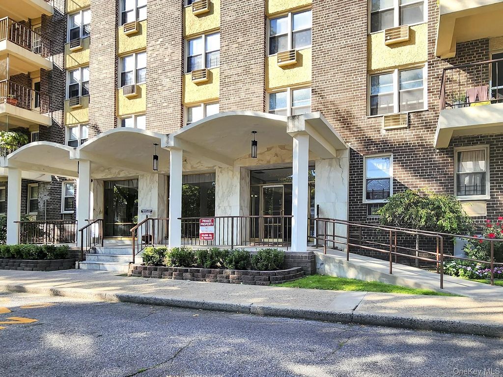 Photo of 140-55 34th Avenue #3B, Flushing, NY 11354 (MLS # 922236)