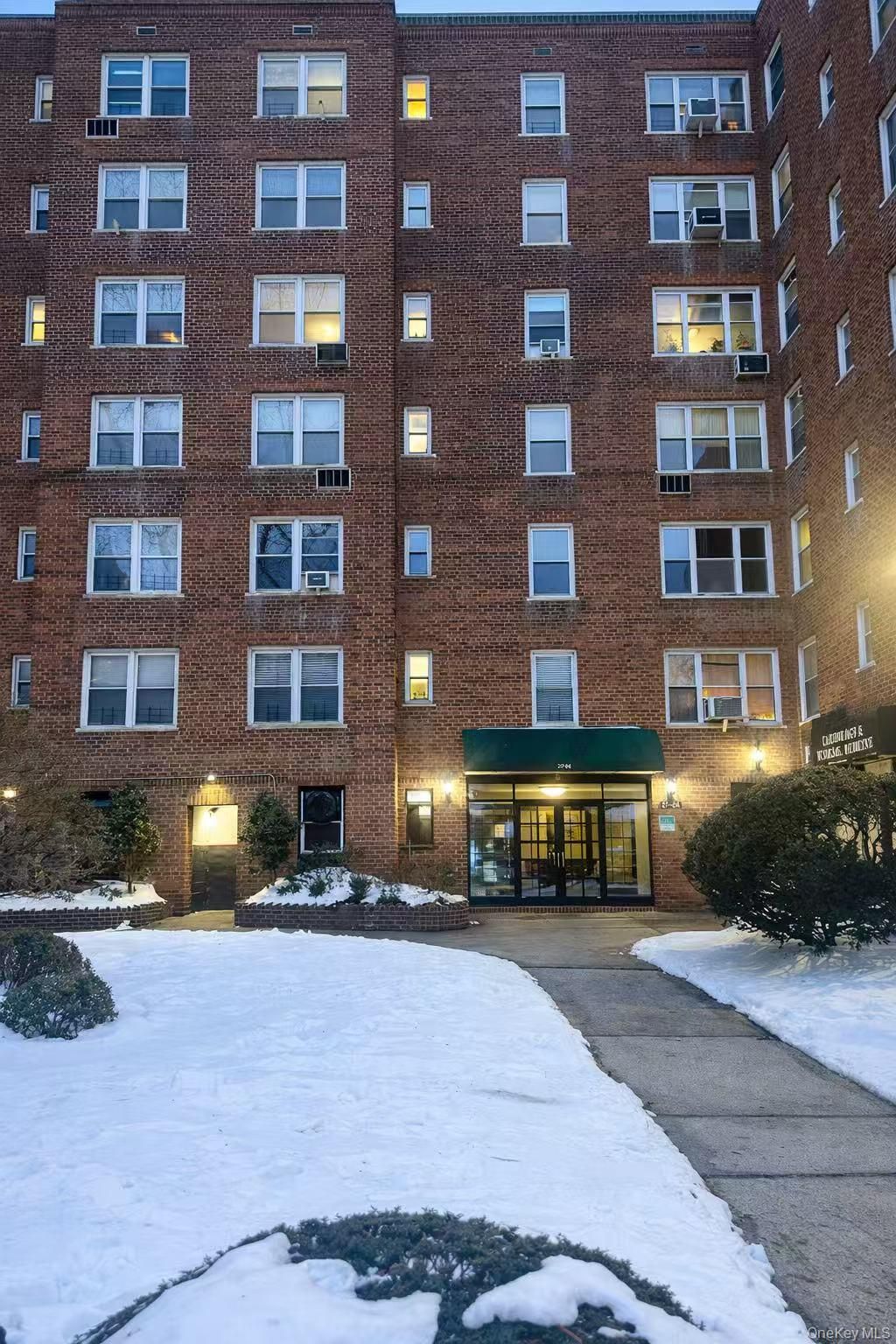 Photo of 2704 Parsons Boulevard #6B, Flushing, NY 11354 (MLS # 961088)