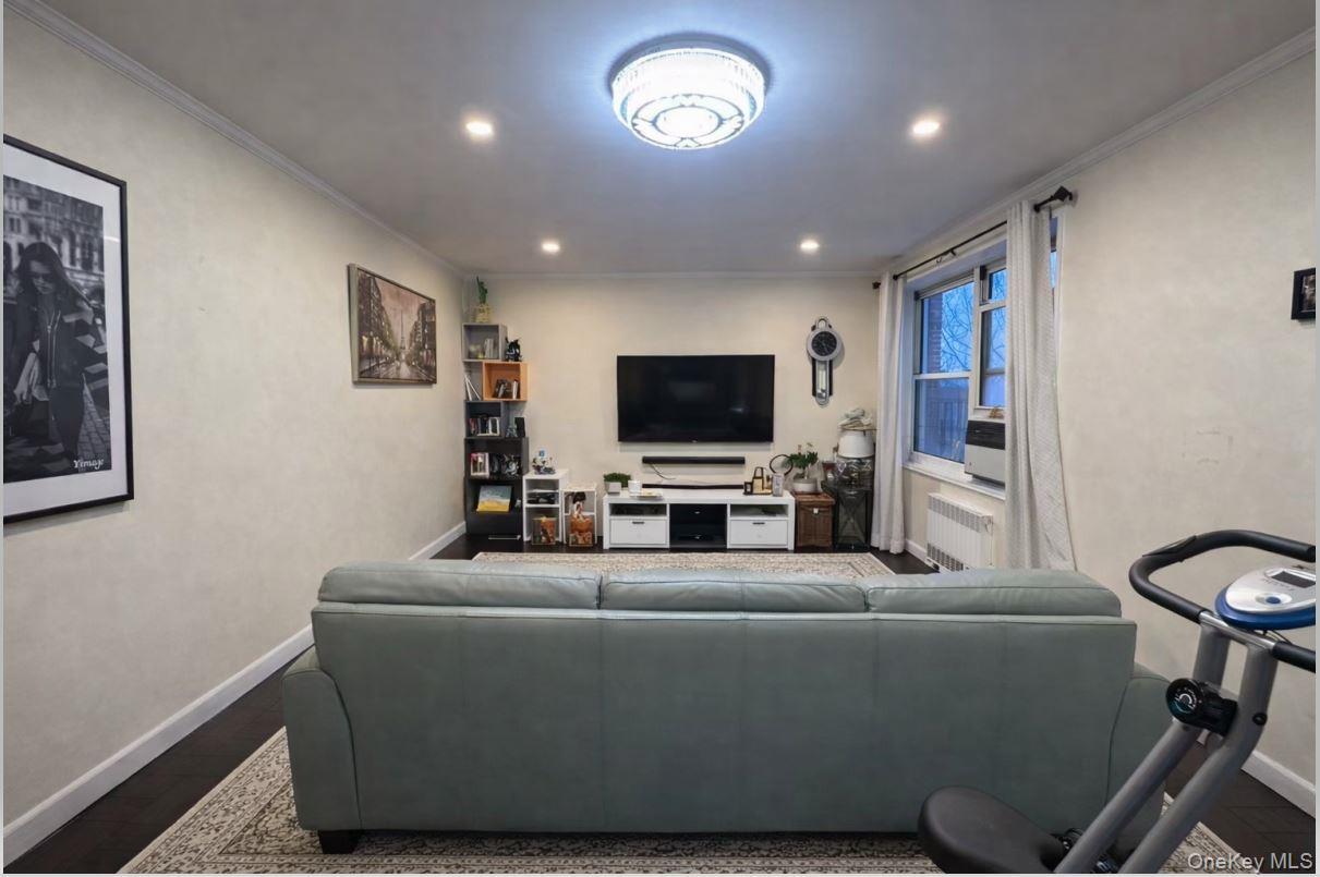 2704 Parsons Boulevard 6B