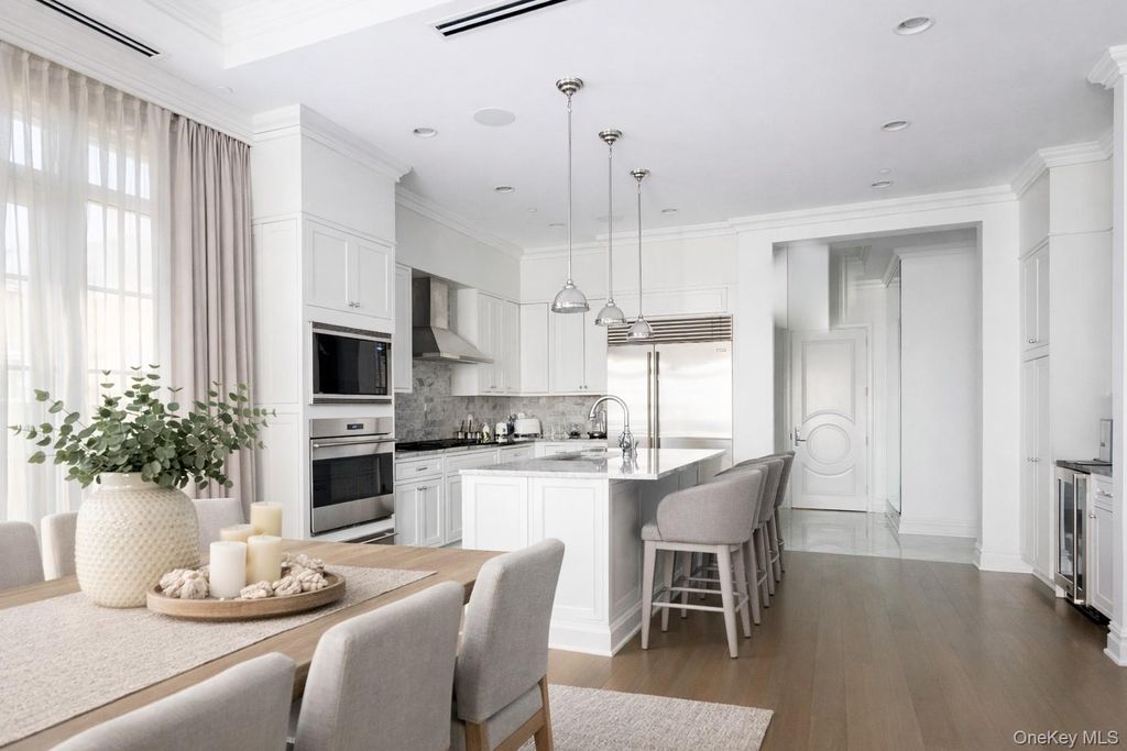 Photo of 5000 Royal Court #5307, North Hills, NY 11040 (MLS # 949622)