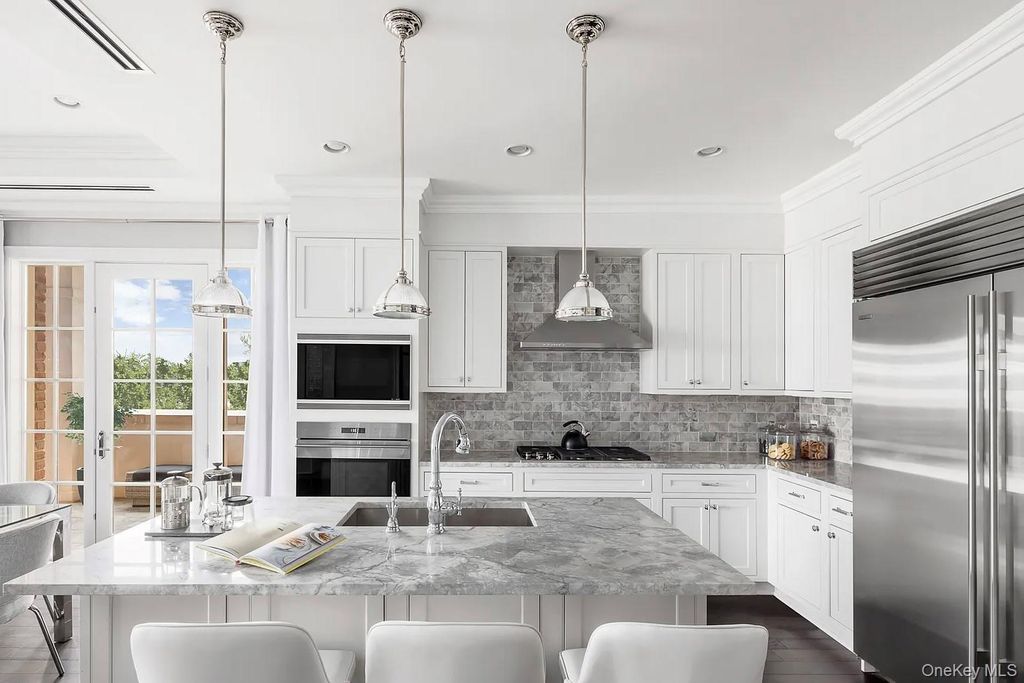 Photo of 5000 Royal Court #5307, North Hills, NY 11040 (MLS # 949622)