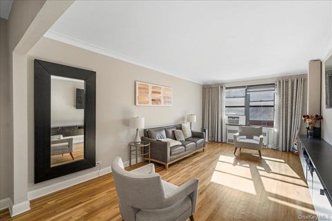 Photo of 110-45 71st Rd #6D, Forest Hills, NY 11375 (MLS # 931136)