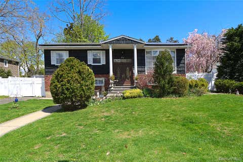 Townhouse For Sale - 73 Rumford Road<br/> Kings Park, NY 11754