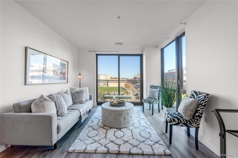 Photo of 701 Ridge Hill Boulevard #8M, Yonkers, NY 10710 (MLS # 1064574)