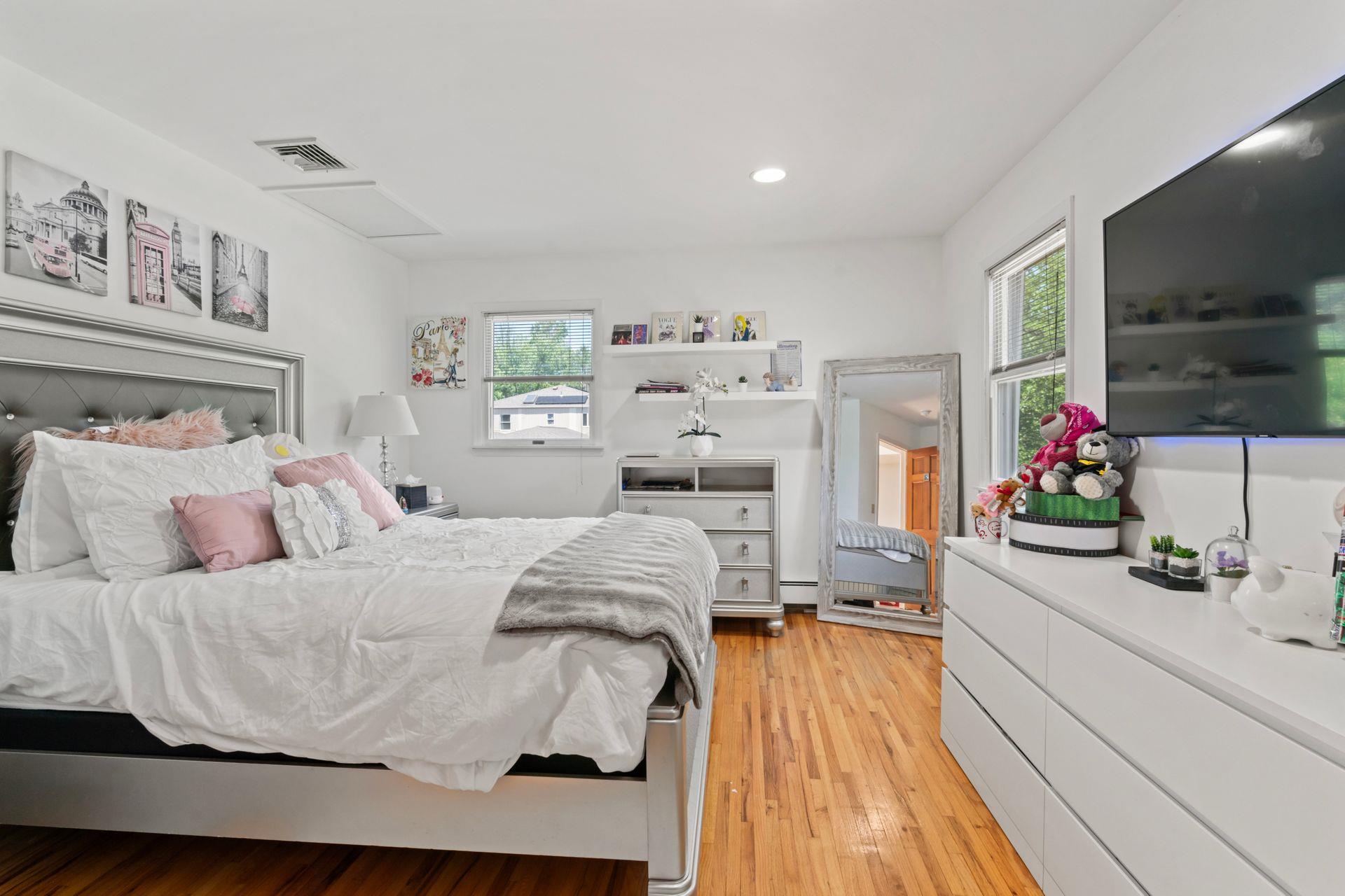 Dix Hills, New York 11746, United States, 5 Bedrooms Bedrooms, ,4 BathroomsBathrooms,Residential,Coming Soon,162521