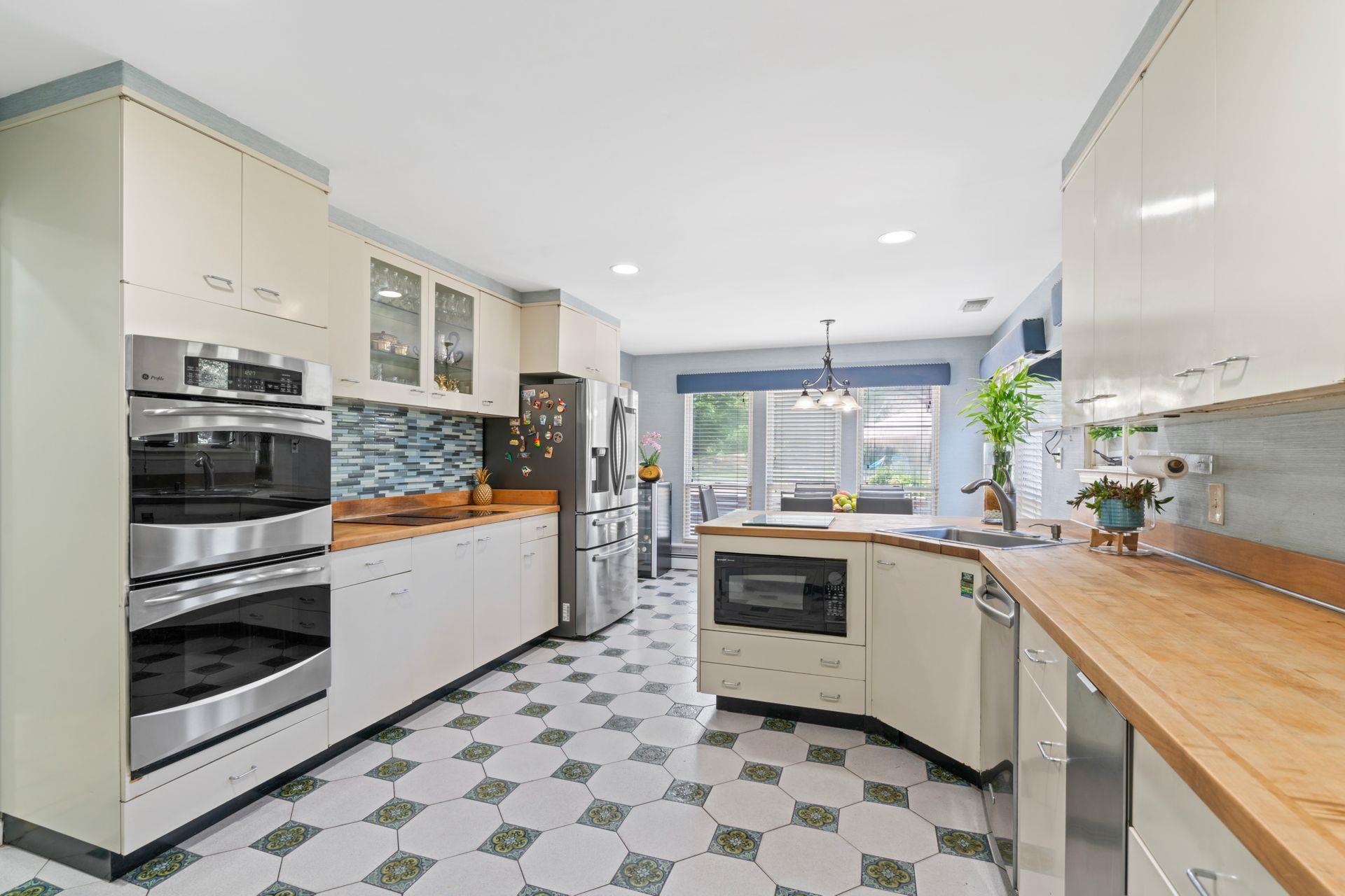 Dix Hills, New York 11746, United States, 5 Bedrooms Bedrooms, ,4 BathroomsBathrooms,Residential,Coming Soon,162521