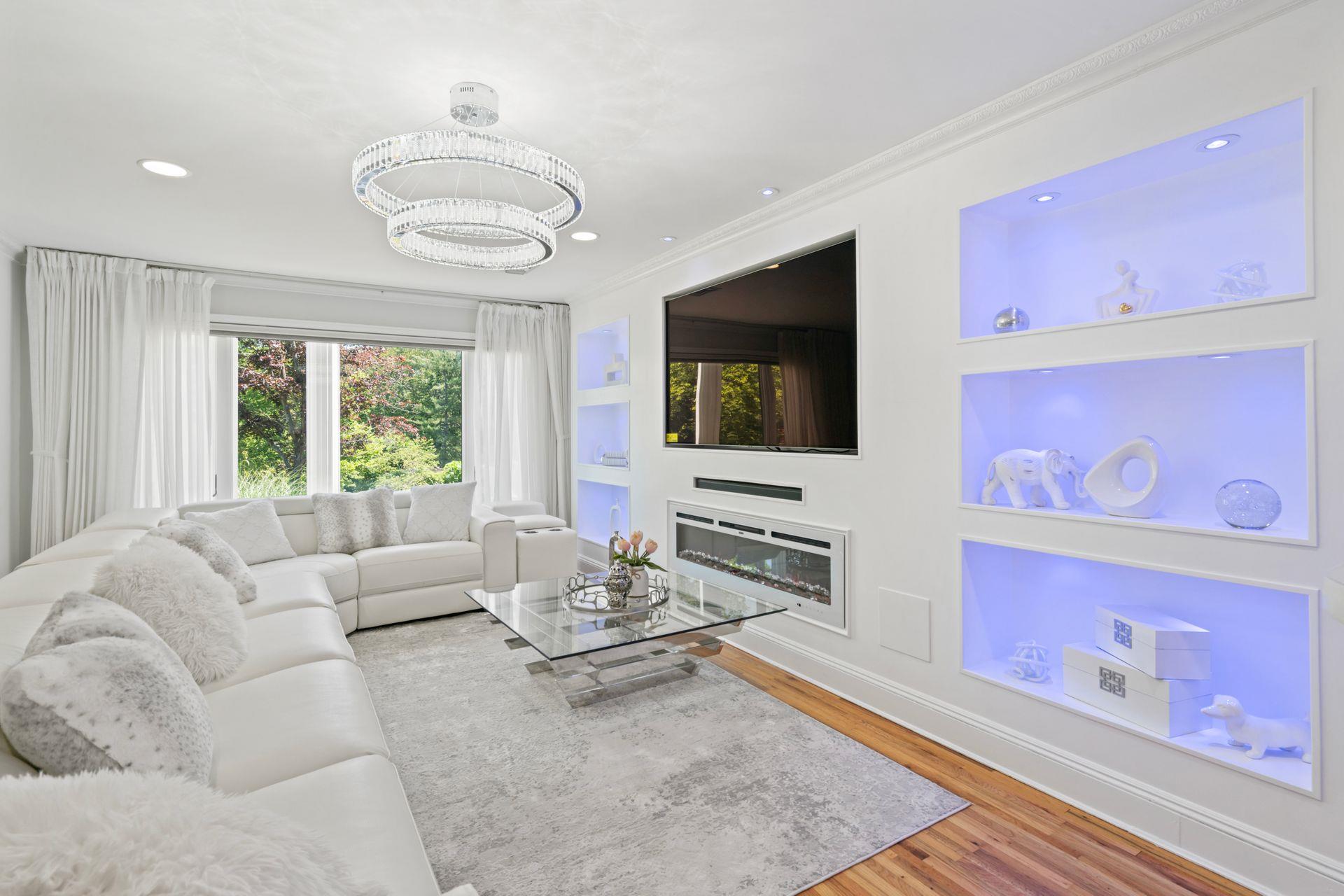 Dix Hills, New York 11746, United States, 5 Bedrooms Bedrooms, ,4 BathroomsBathrooms,Residential,Coming Soon,162521