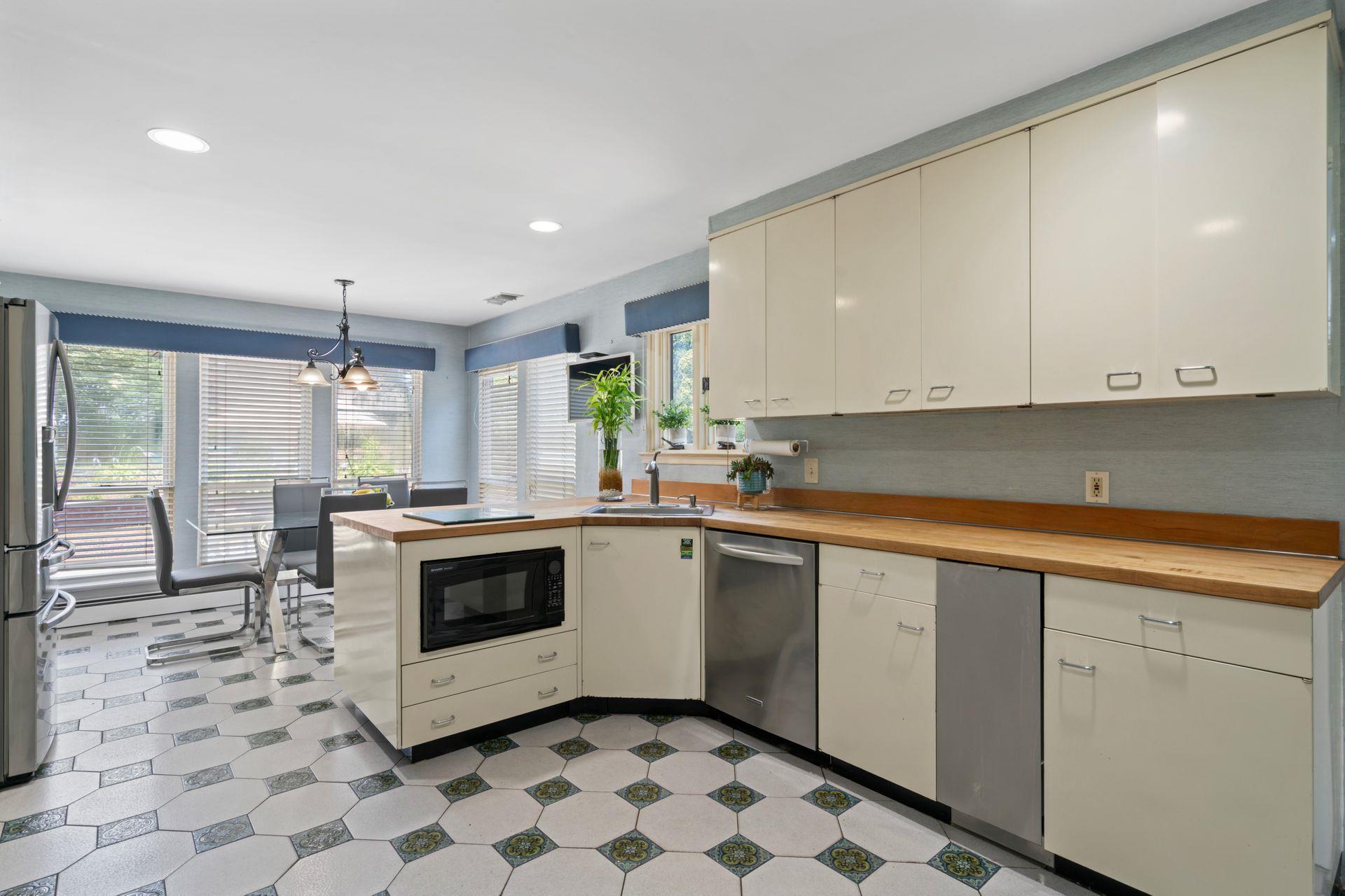 Dix Hills, New York 11746, United States, 5 Bedrooms Bedrooms, ,4 BathroomsBathrooms,Residential,Coming Soon,162521