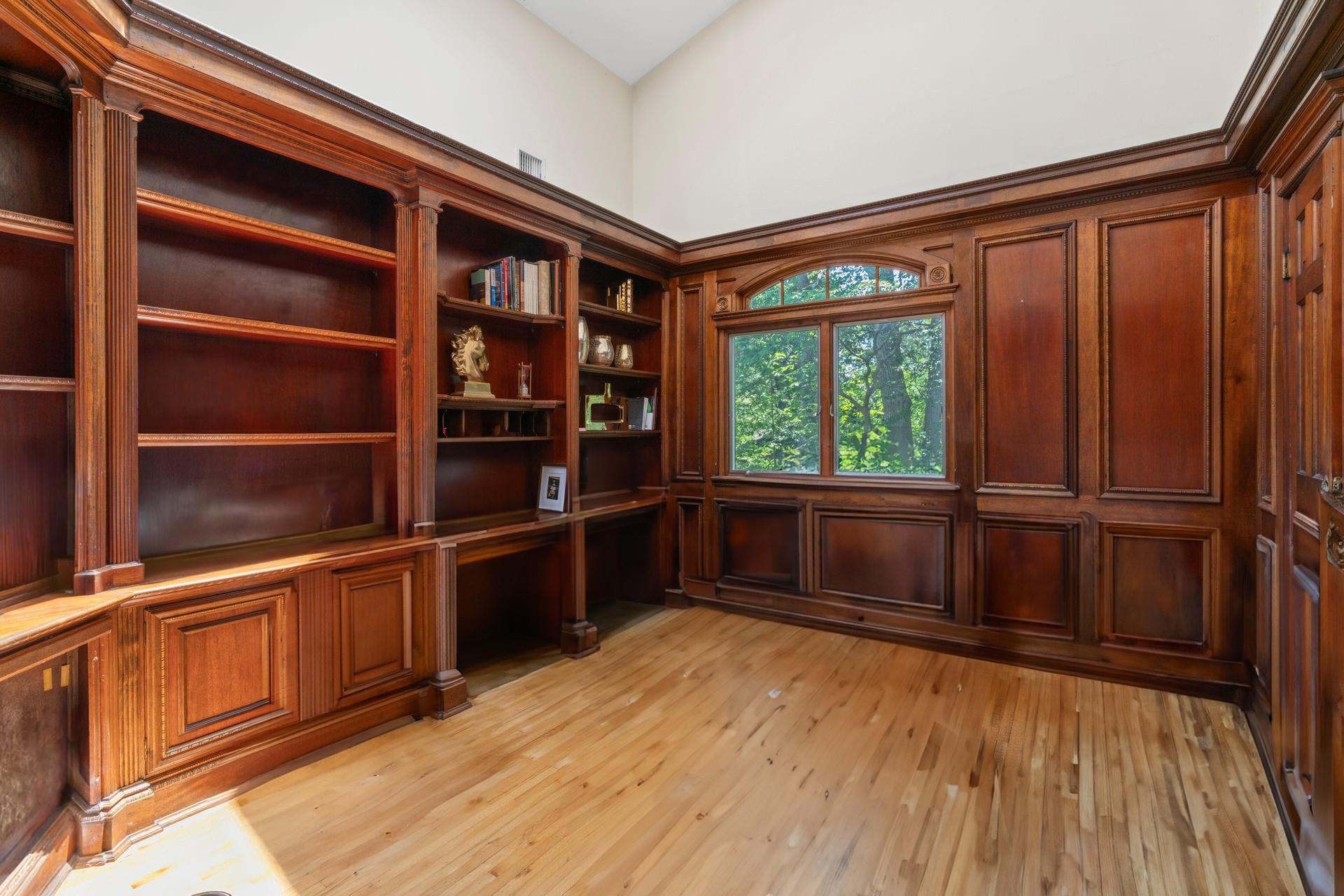 Dix Hills, New York 11746, United States, 5 Bedrooms Bedrooms, ,4 BathroomsBathrooms,Residential,Coming Soon,162521