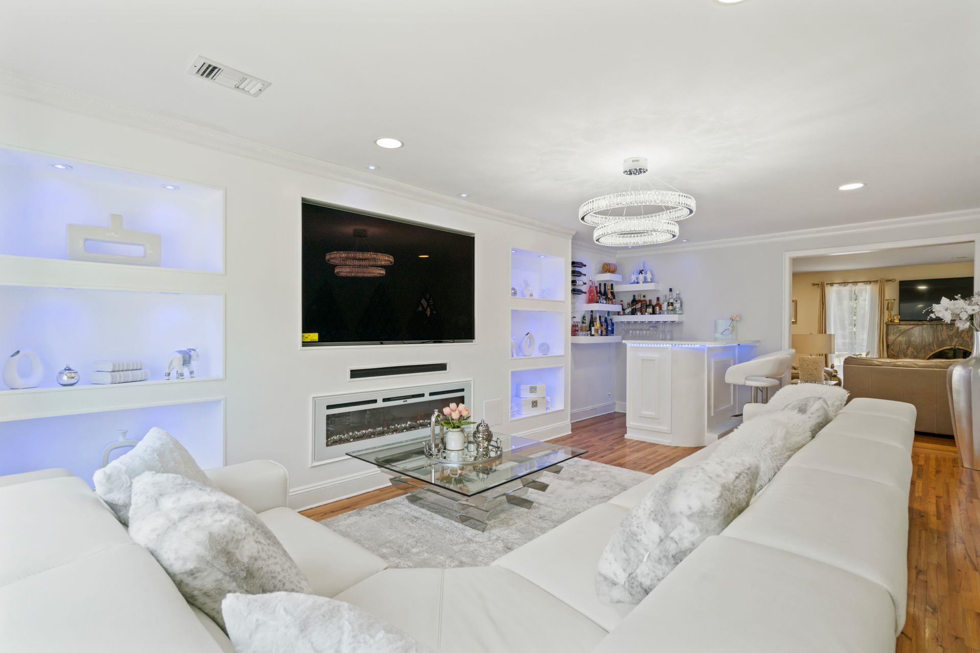 Dix Hills, New York 11746, United States, 5 Bedrooms Bedrooms, ,4 BathroomsBathrooms,Residential,Coming Soon,162521