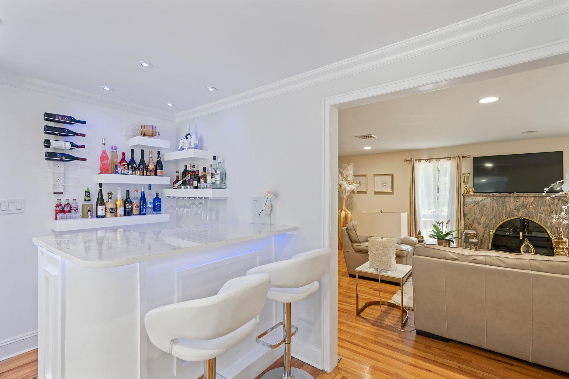 Dix Hills, New York 11746, United States, 5 Bedrooms Bedrooms, ,4 BathroomsBathrooms,Residential,Coming Soon,162521