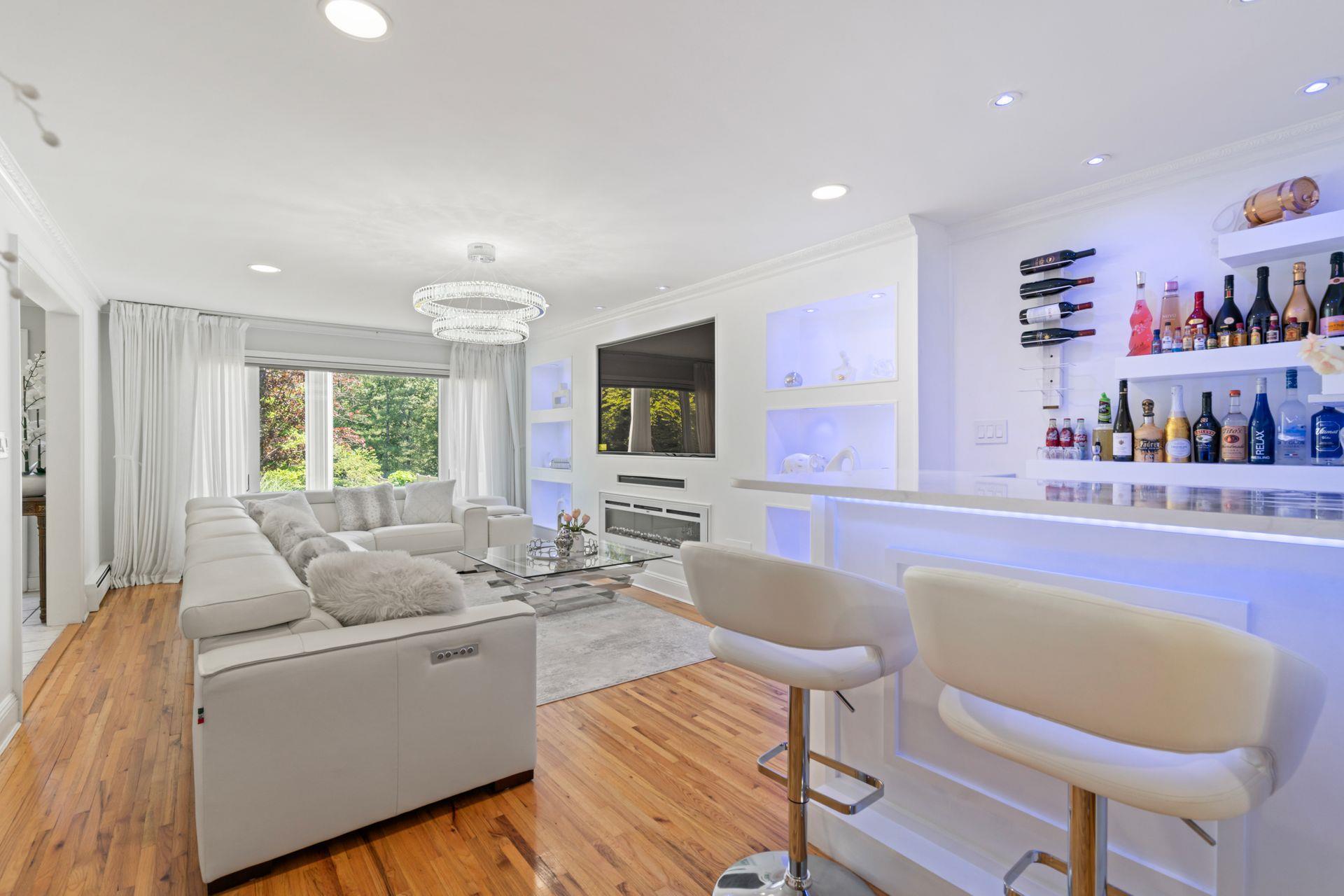 Dix Hills, New York 11746, United States, 5 Bedrooms Bedrooms, ,4 BathroomsBathrooms,Residential,Coming Soon,162521