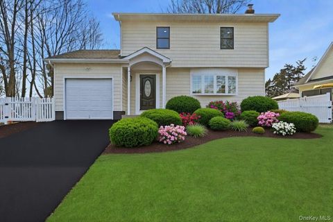 Photo of 10 Curlin Lane, Saint James, NY 11780 (MLS # 983166)